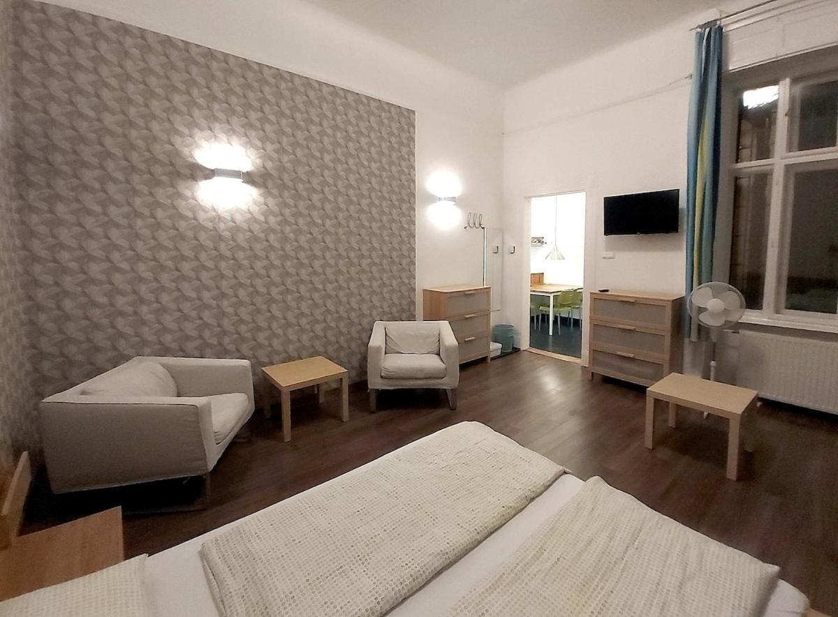 Quiet,cozy And In The B2 Sza Apartment *